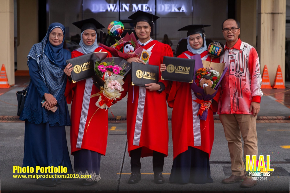 Gaduation Convocation PWTC Family Portfolio MAL 2019 -44.webp